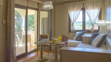 Suite | Living area | 42-inch flat-screen TV with digital channels, TV