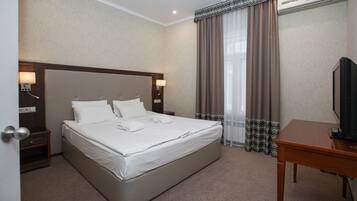 Iron/ironing board, rollaway beds, free WiFi