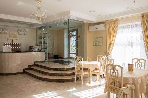 Päivittäinen mannermainen aamiainen (300 RUB per henkilö)