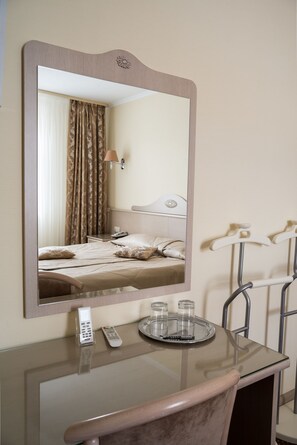 Kahden hengen businesshuone | Huoneen varustelu