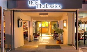 Outdoor dining - Thalassies (Thasos)