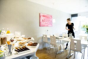 Buffet breakfast on weekdays (CHF 10.00 per person) - Sky Design Motel (Oberriet)