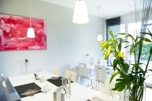 Buffet breakfast for a fee on weekdays - Sky Design Motel (Oberriet)