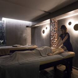 Couples treatment room(s), sauna, hot tub, steam room