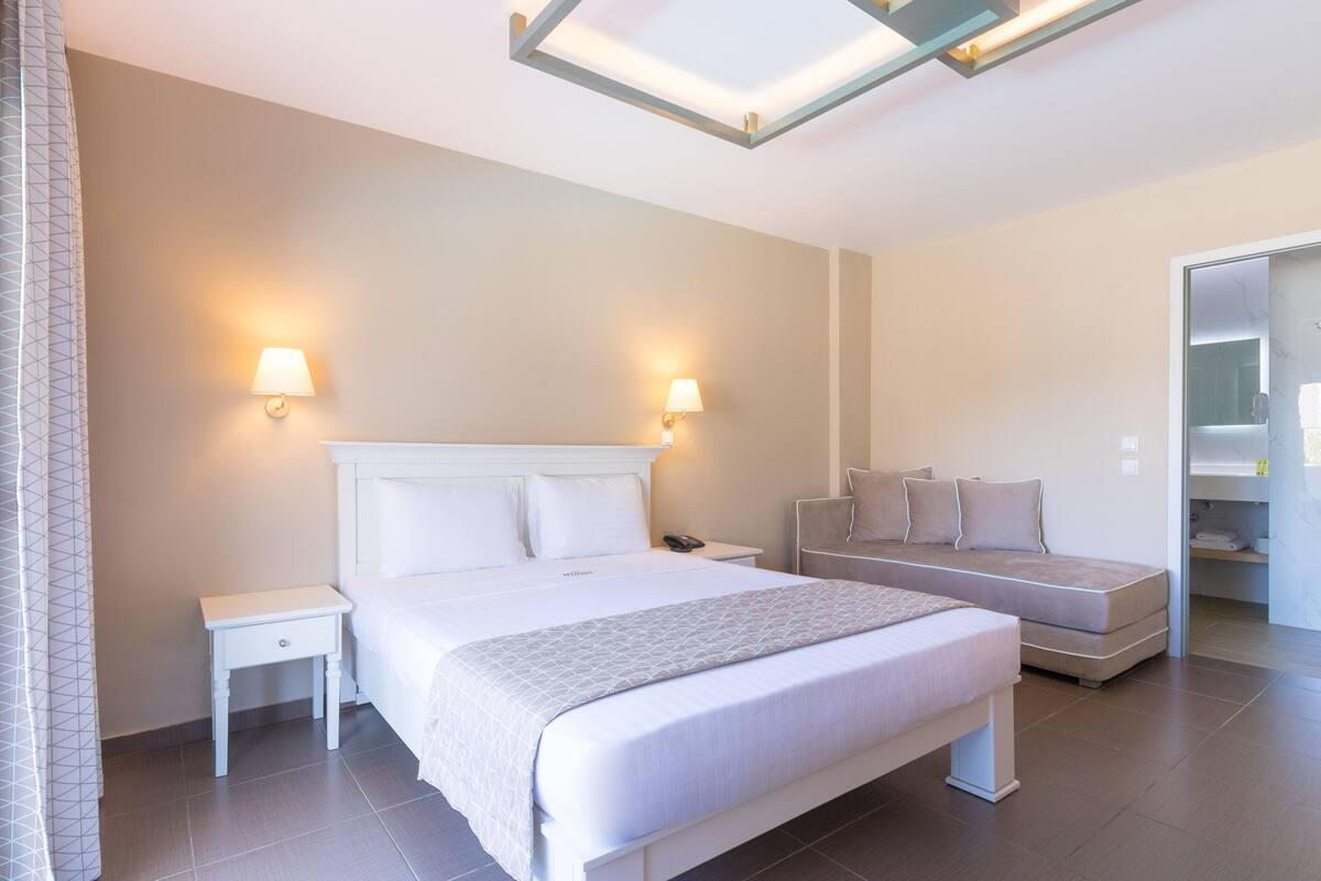 Chambre supĂ©rieure double | Coffre-fort pour ordinateur portable, rideaux dâobscurcissement