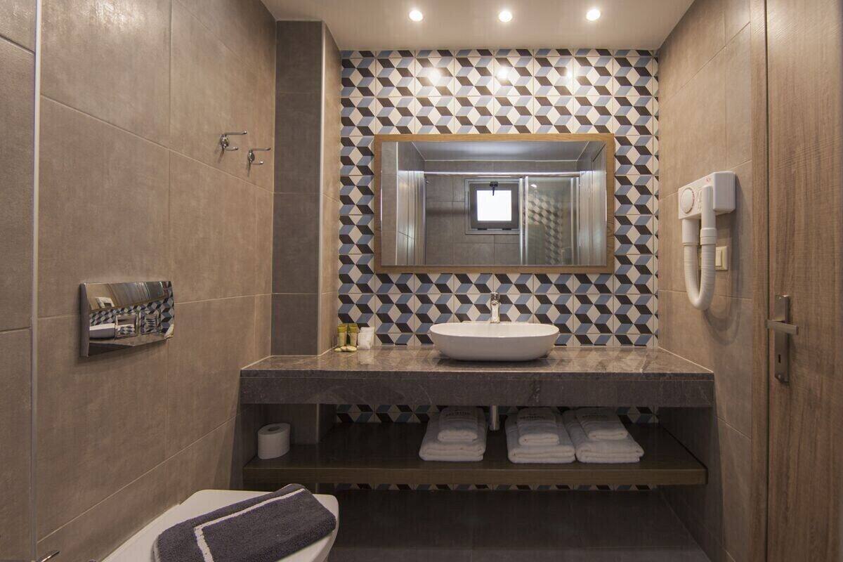 Séchoir à cheveux, serviettes fournies