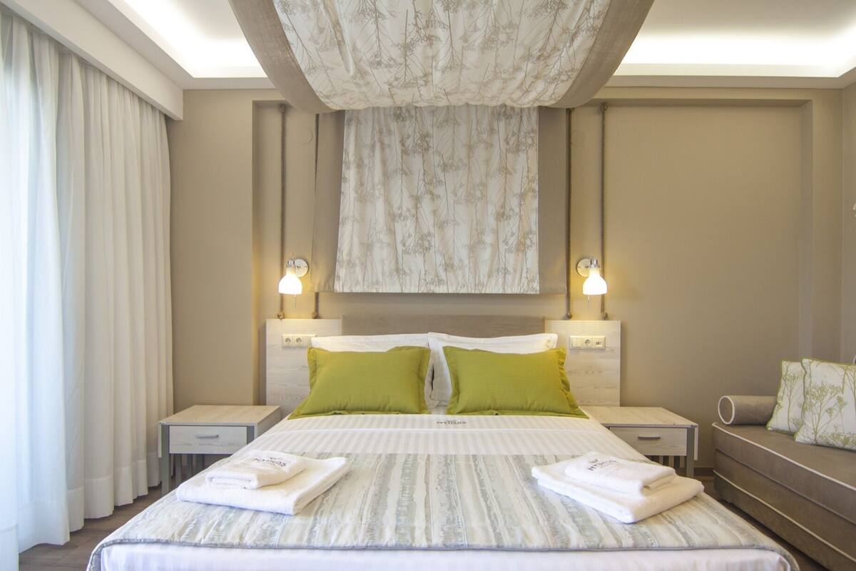 Chambre exĂ©cutive double | Coffre-fort pour ordinateur portable, rideaux dâobscurcissement