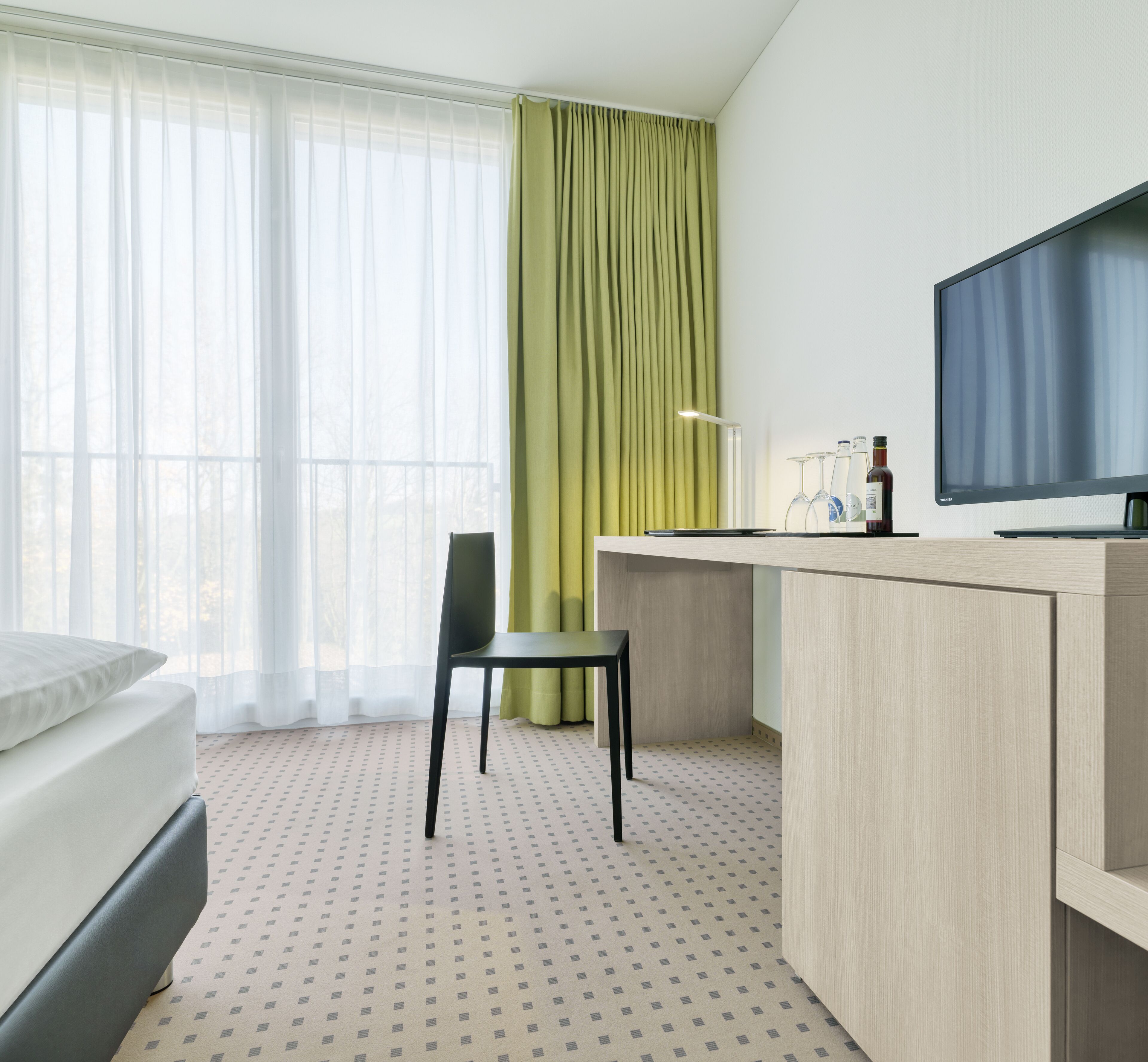 standard double room single use | 1 bedroom, in-room safe, desk, laptop workspace