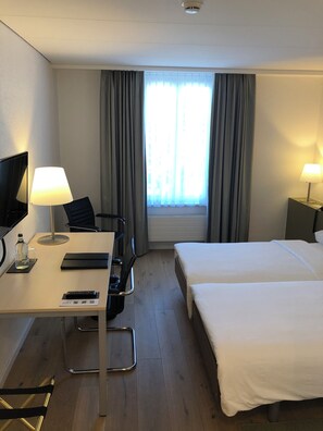 Standard Double Room | In-room safe, desk, laptop workspace, soundproofing - Hotel Schwanen (Wil)
