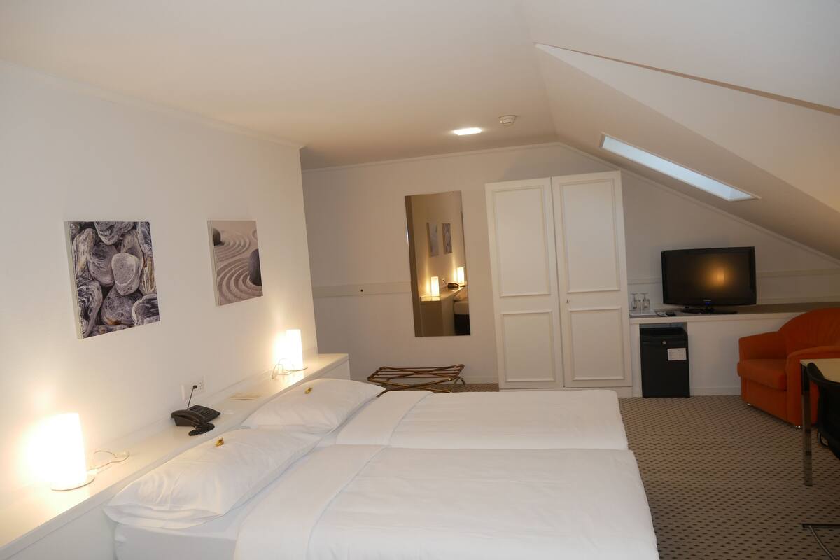 superior studio suite | 1 bedroom, in-room safe, desk, laptop workspace