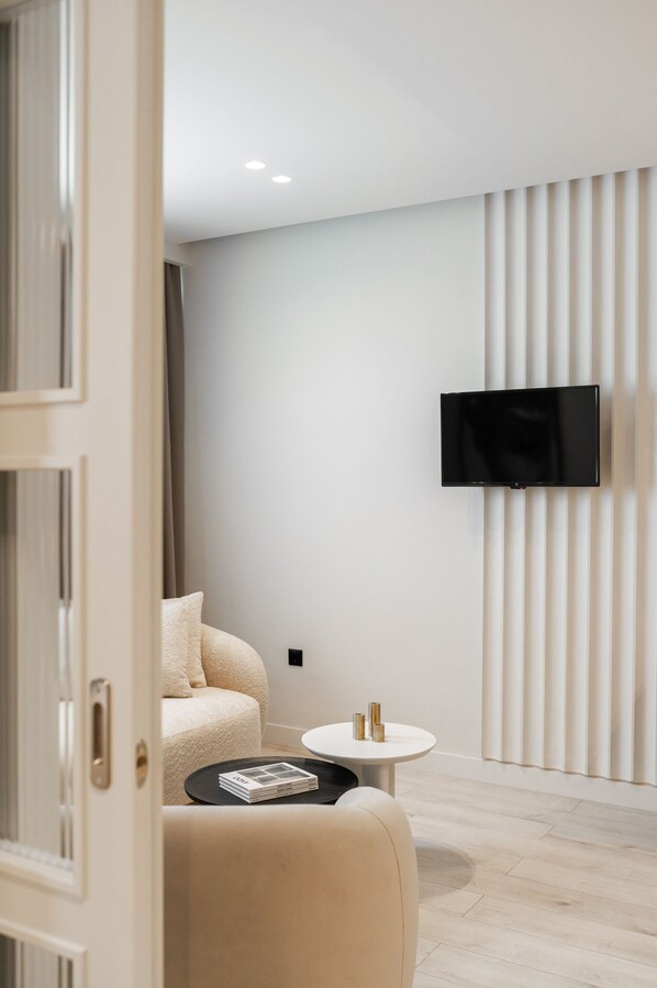 Soundproofing, iron/ironing board - Nestos (Xanthi)
