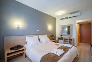 تجهيزات عازلة للصوت ومكواة/لوح كي