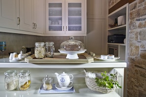 Daily continental breakfast for a fee - Kastro Guesthouse (Ioannina)