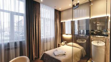 Comfort Single Room | 1 bedroom, in-room safe, iron/ironing board, rollaway beds