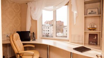 Businesssviitti | Allergiatestatut vuodevaatteet, silitysrauta/-lauta, lisävuoteet