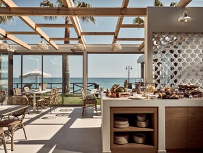 包含每日自助早餐