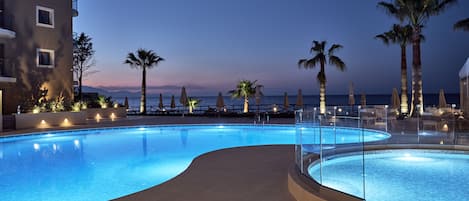 Piscine extérieure (ouverte en saison)