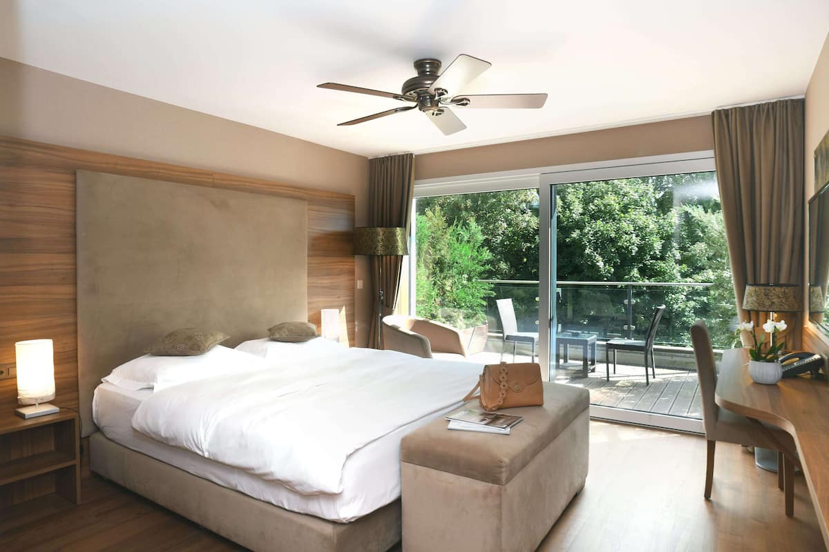 Chambre Double Deluxe, vue vallée | Literie de qualité supérieure, articles gratuits dans le mini-bar