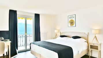 Deluxe-Doppelzimmer, Seeblick (Vue partielle ou directe) | Hochwertige Bettwaren, kostenlose Minibar, Zimmersafe, Schreibtisch