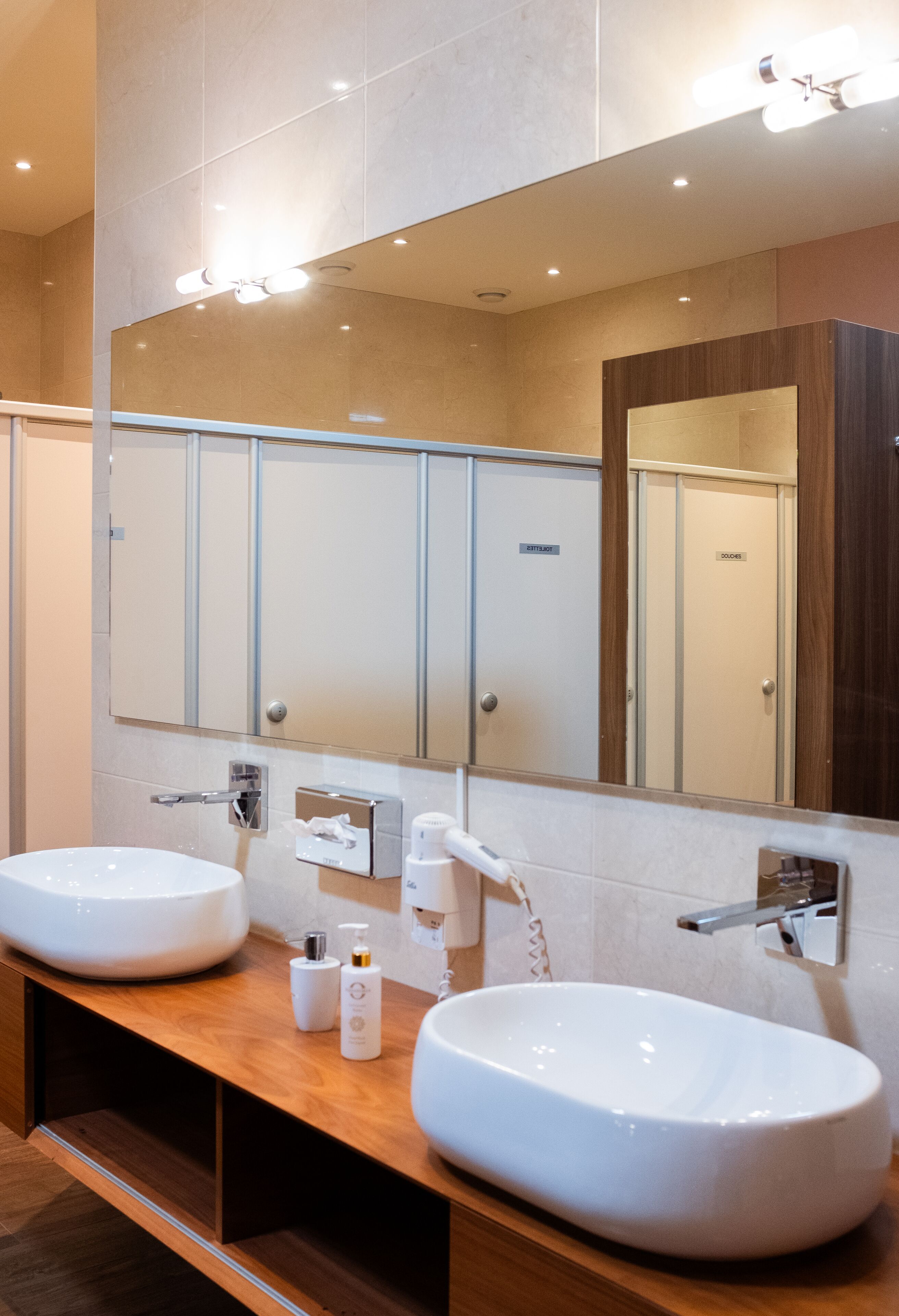 sauna, steam room, body treatments, body wraps, body scrubs, facials