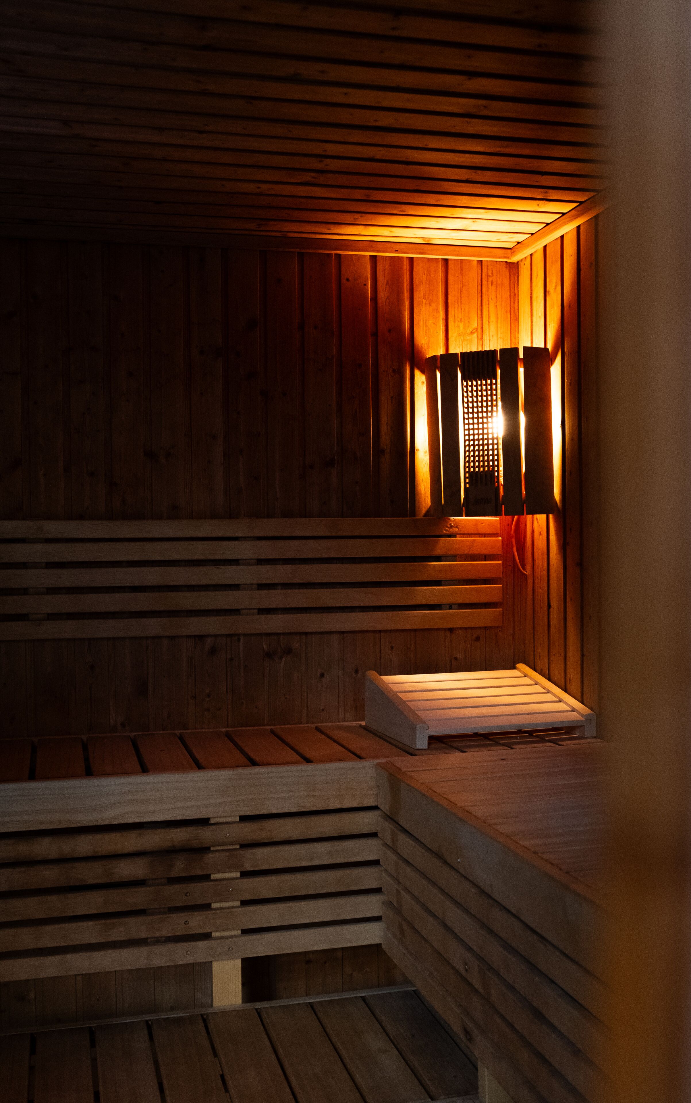 sauna, steam room, body treatments, body wraps, body scrubs, facials