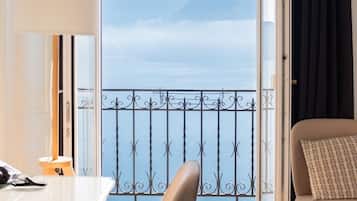 Deluxe Double Room, Valley View | Premium bedding, free minibar, in-room safe, desk