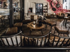 2 barer/lounger, takterrassebar og vinbar