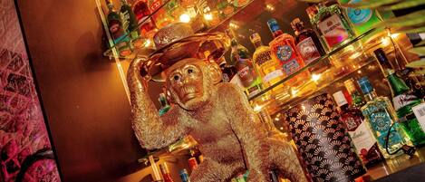 2 bars/lounges, rooftop bar, wine bar