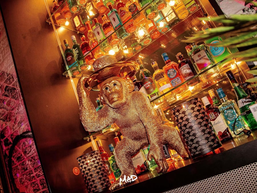 2 bares/lounges, bar na cobertura, bar de vinhos