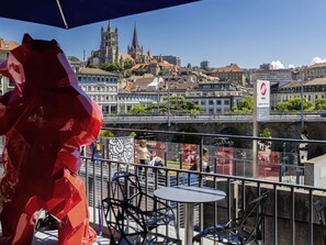 2 bars/lounges, rooftop bar, wine bar - ibis Styles Lausanne Center Mad House (Lausanne)