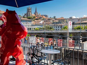 2 bars/lounges, rooftop bar, wine bar - ibis Styles Lausanne Center Mad House (Lausanne)