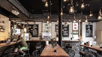 2 bars/lounges, rooftop bar, wine bar