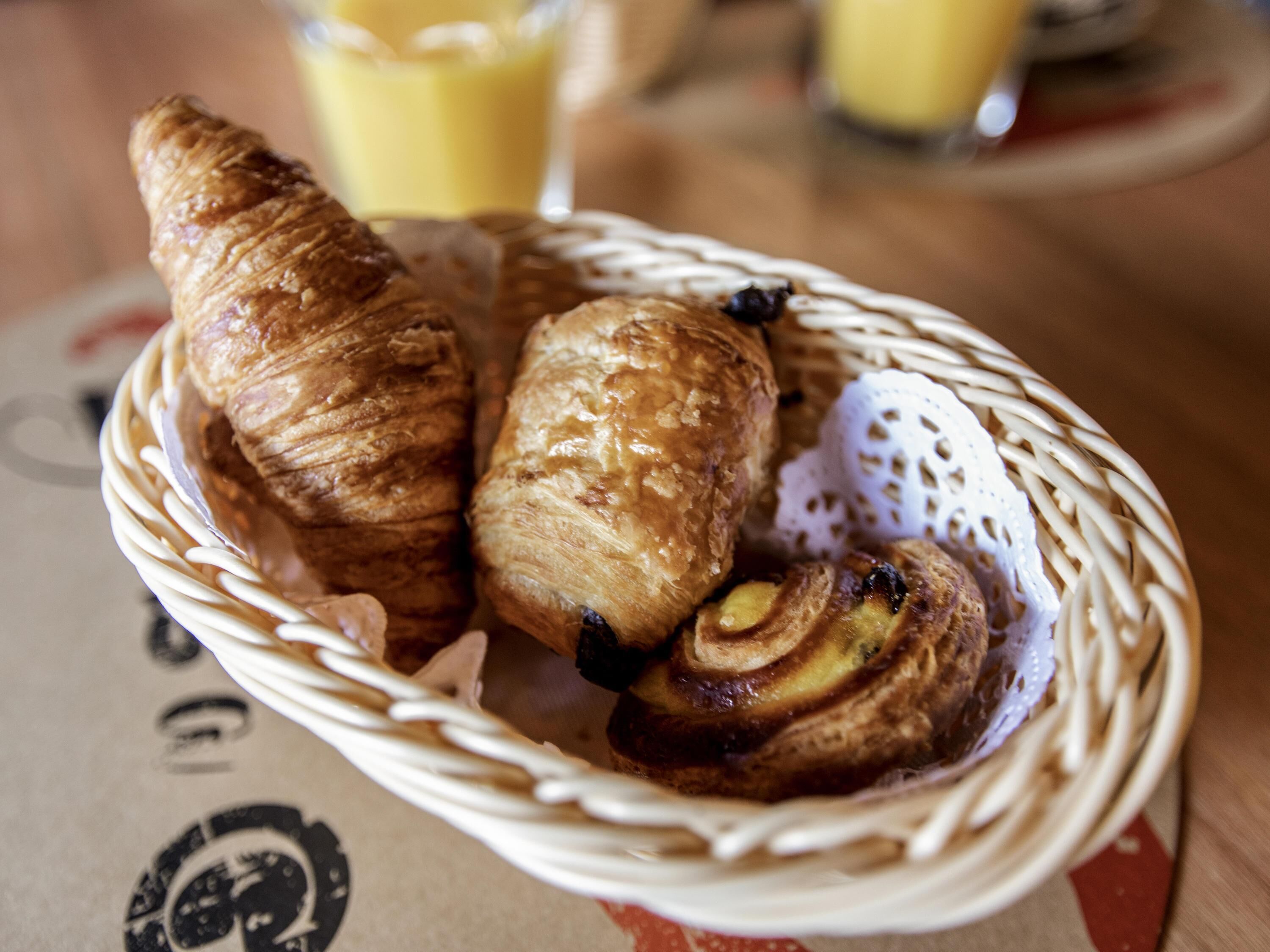 daily continental breakfast (chf 19 per person)