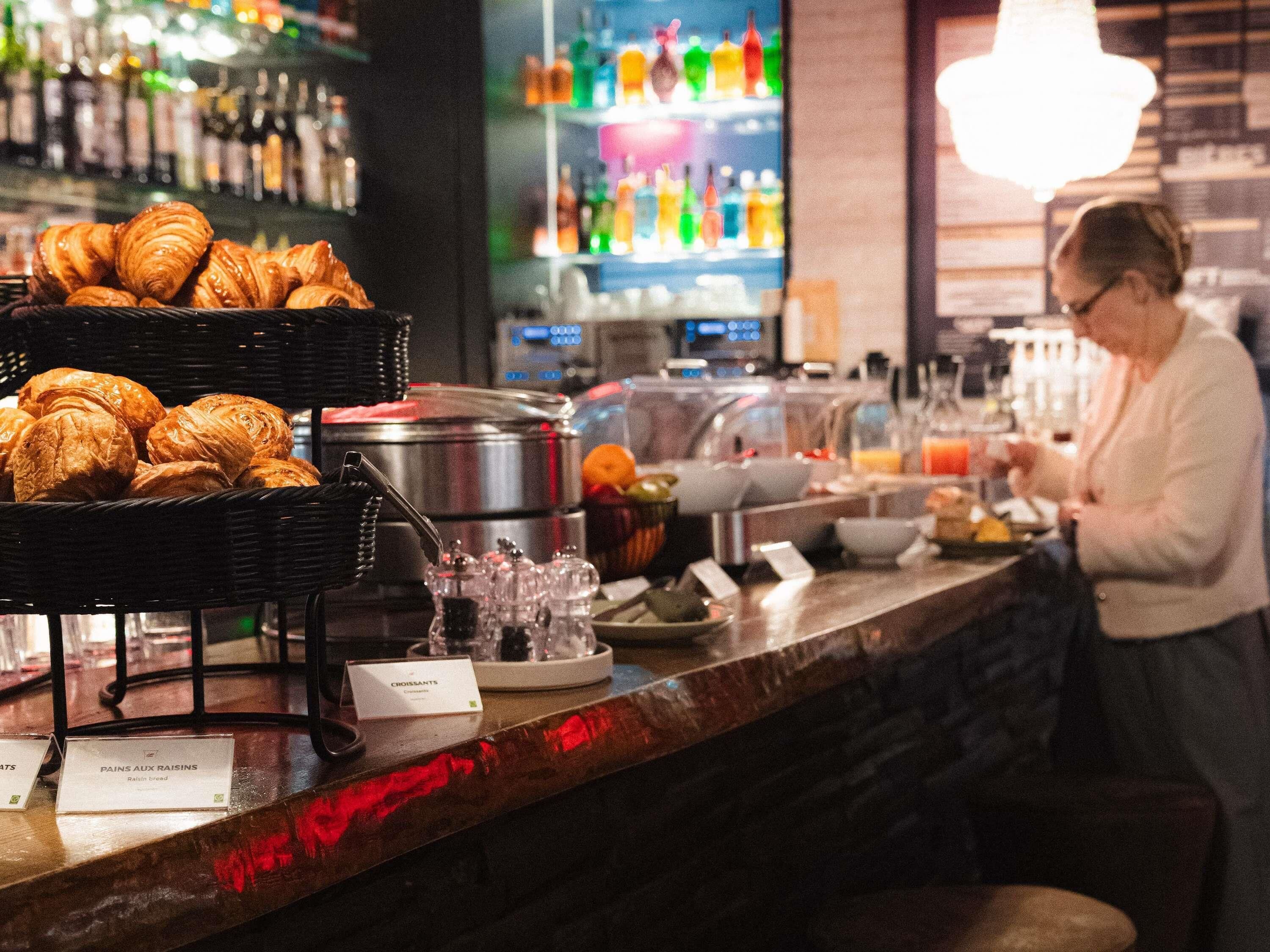 Daily continental breakfast (CHF 19 per person)