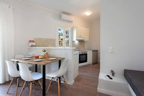 1 bedroom, blackout curtains, iron/ironing board, free WiFi - Balaris Apartments (Corfu)