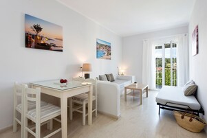 Apartment | 1 bedroom, blackout drapes, iron/ironing board, free WiFi