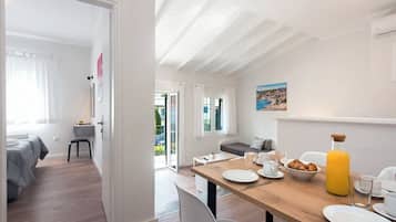 Apartment | 1 bedroom, blackout drapes, iron/ironing board, free WiFi