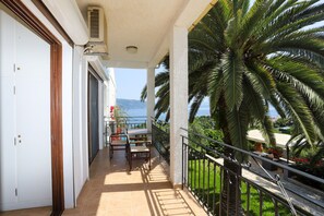 Appartement, 1 chambre, vue partielle sur la mer | Terrasse/Patio