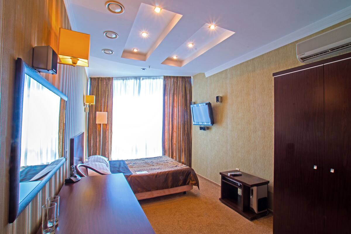 1 slaapkamer, luxe beddengoed, een minibar, een bureau