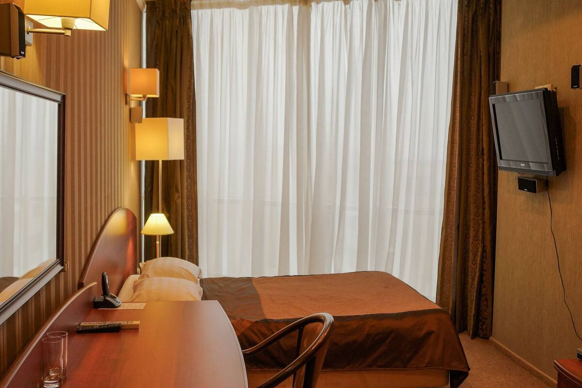 Comfort kamer, 1 twee- of 2 eenpersoonsbedden | 1 slaapkamer, luxe beddengoed, een minibar, een bureau