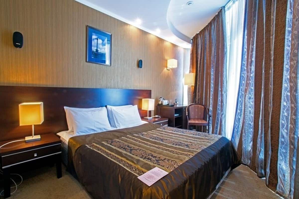 Superior kamer | 1 slaapkamer, luxe beddengoed, een minibar, een bureau