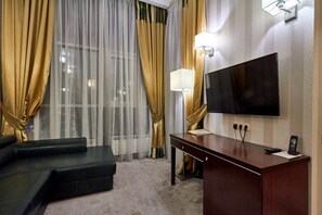 Superior Apartment | Minibar, desk, free WiFi - Hotel Pioner Lux (Saratov)