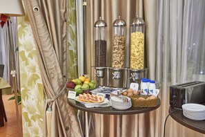 Free daily buffet breakfast - Hotel Pioner Lux (Saratov)