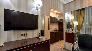 1 bedroom, minibar, desk, free WiFi