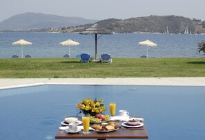 Free daily buffet breakfast - Porto Ligia (Lefkada)