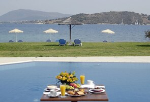 Café da manhã com buffet grátis todos os dias