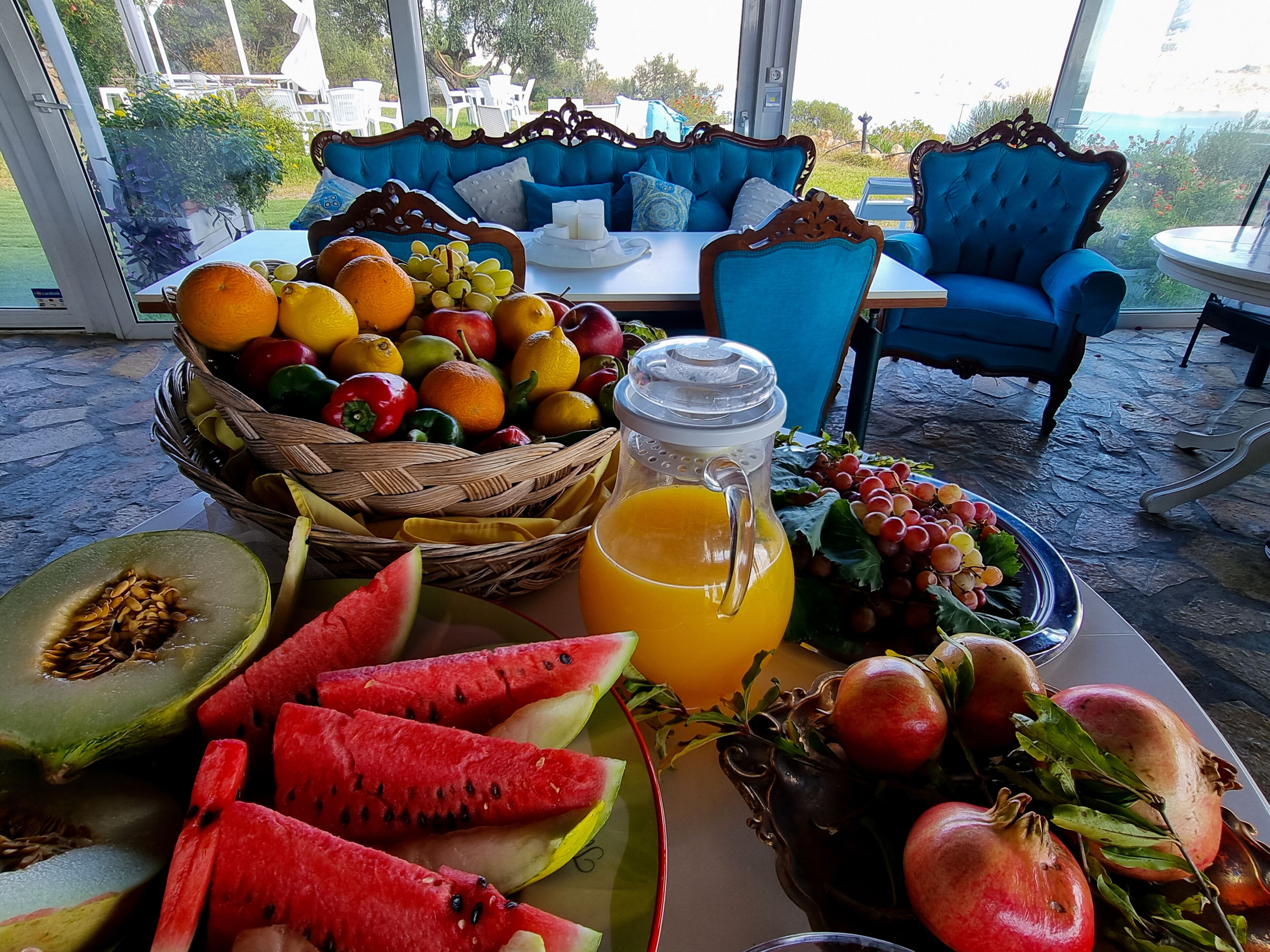 Bữa sáng buffet hàng ngày (18 EUR/mỗi người) 