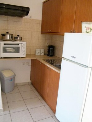 Apartment, 2 Bedrooms | Private kitchenette | Fridge, microwave, stovetop, coffee/tea maker