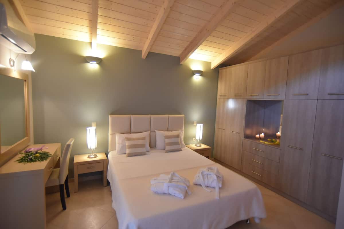 In-room safe, cribs (free), rollaway beds (surcharge), WiFi (free)