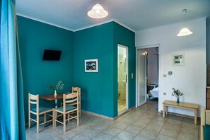 Apartamento familiar, vistas al mar | Caja fuerte, sistema de insonorización, tabla de planchar con plancha